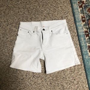 White mid rise Levi’s jean shorts!